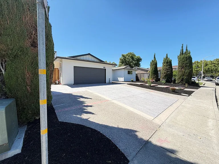 9887 Broadmoor Dr — Photo 2