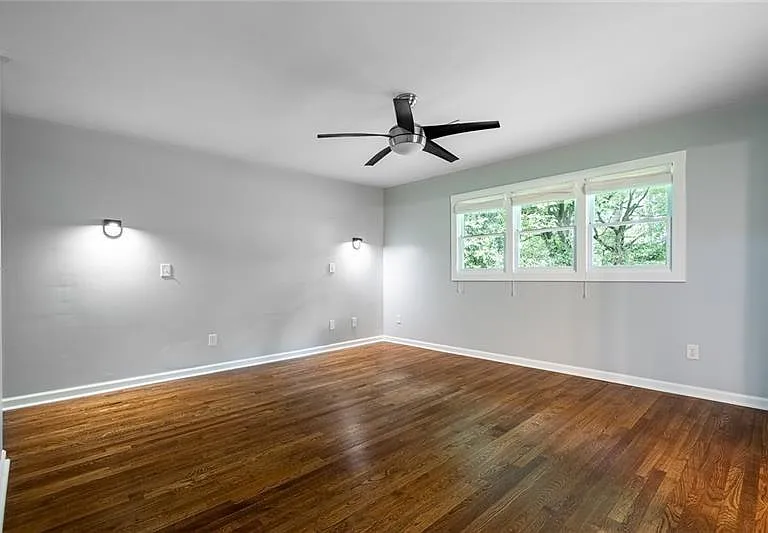 2470 Landeau Cir — Photo 13