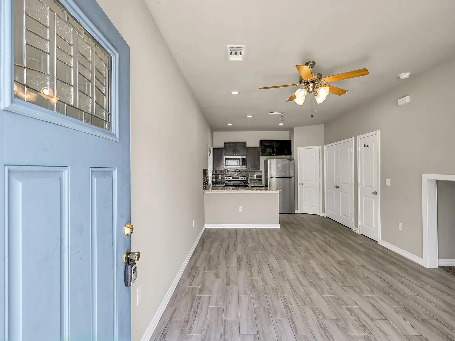 2 bed, 1.5 bath, 960 sqft, $1,299 — Photo 3