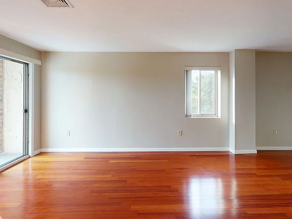 2nd image of 230 Willard St #6