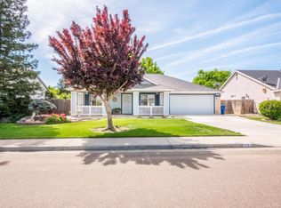 502 W Meadow Ln, Kingsburg, CA 93631