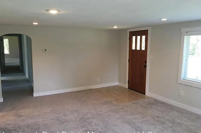919 E McLeod Rd — Photo 3