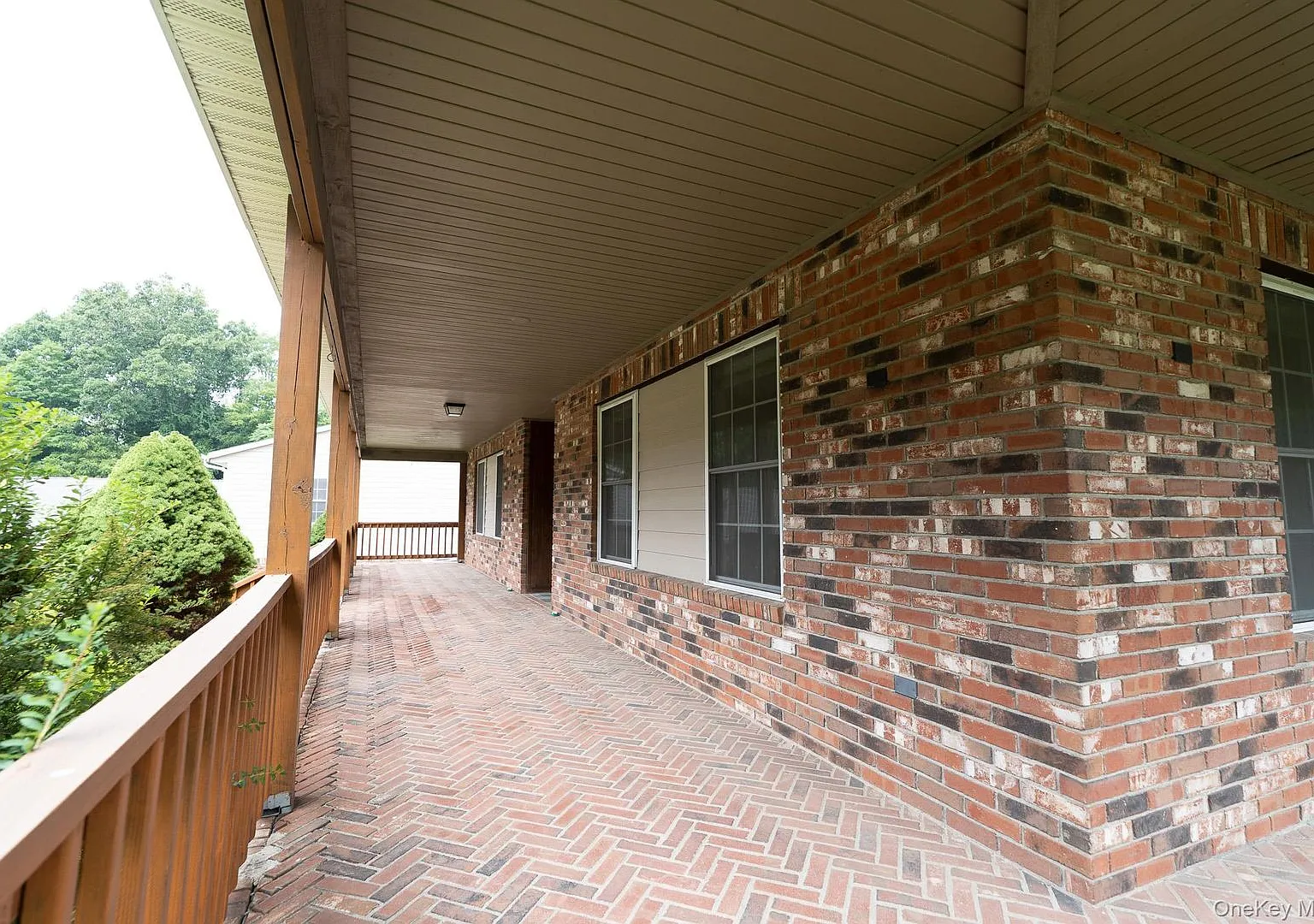 2 bed, 1.0 bath, 1290 sqft, $2,595 — Photo 2