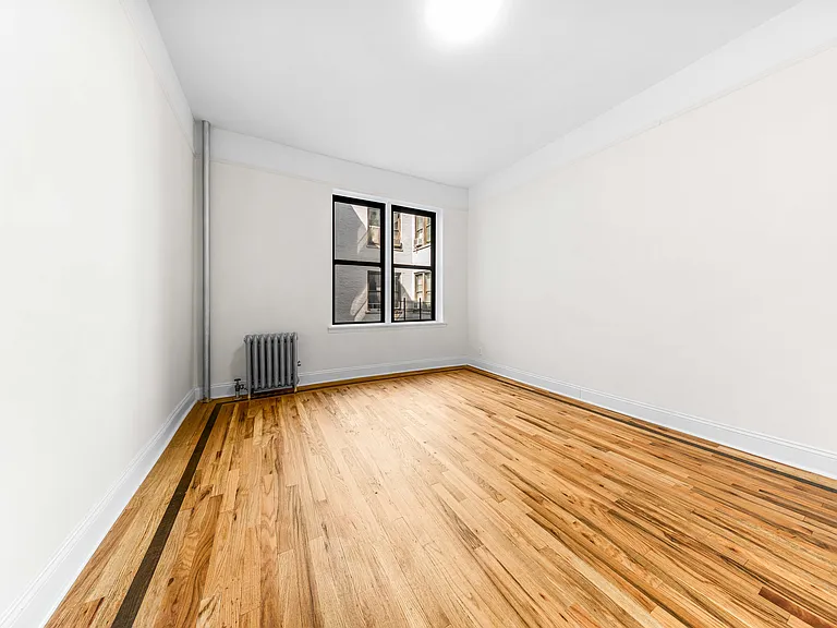 22-06 38th St #2H — Photo 3