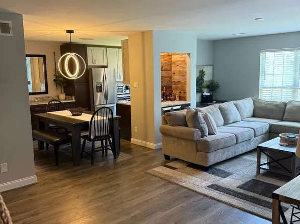 1101 Huntmaster Ter NE Unit 201, Leesburg, VA 20176