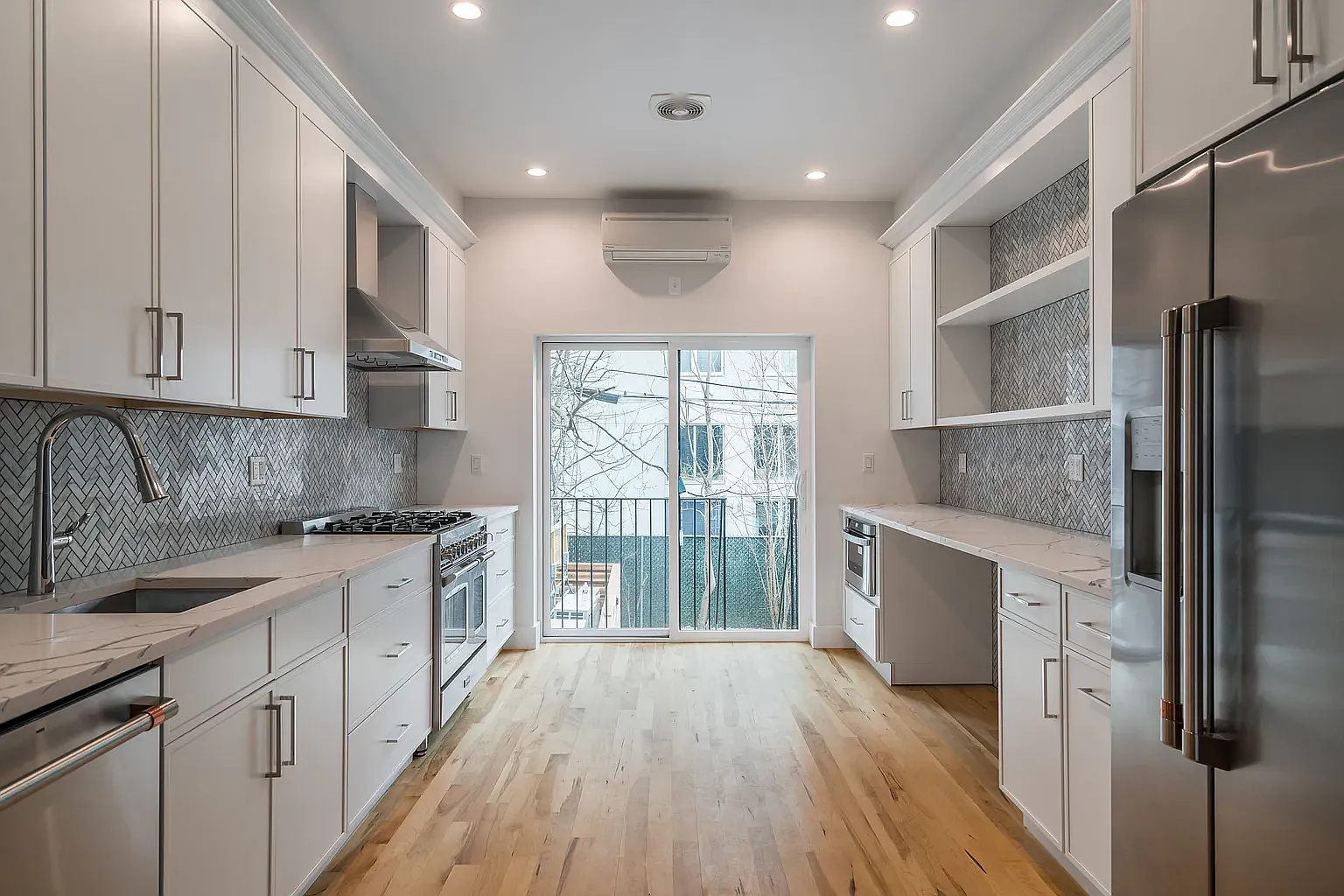 31 Orient Avenue — Photo 2