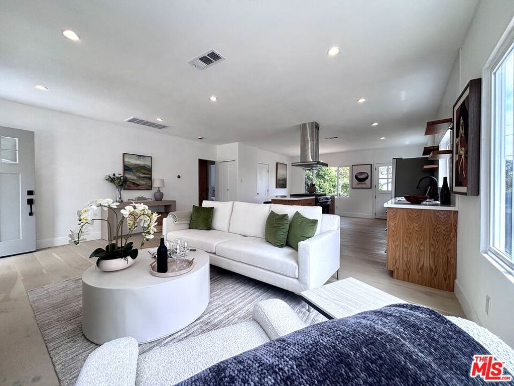 6018 S Harcourt Ave, Los Angeles, CA - View 4