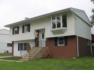 711 Geneva Ave, Romeoville, IL 60446