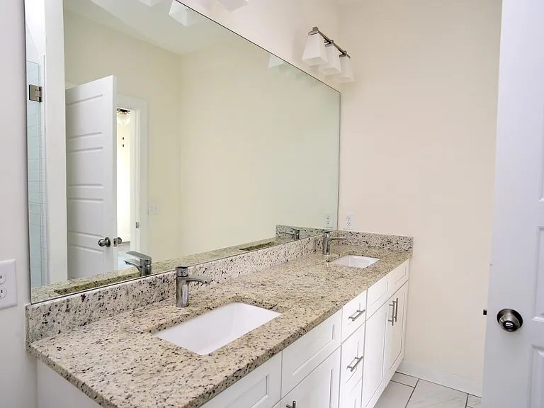 2008 Ocean Dr NW #2008 — Photo 12