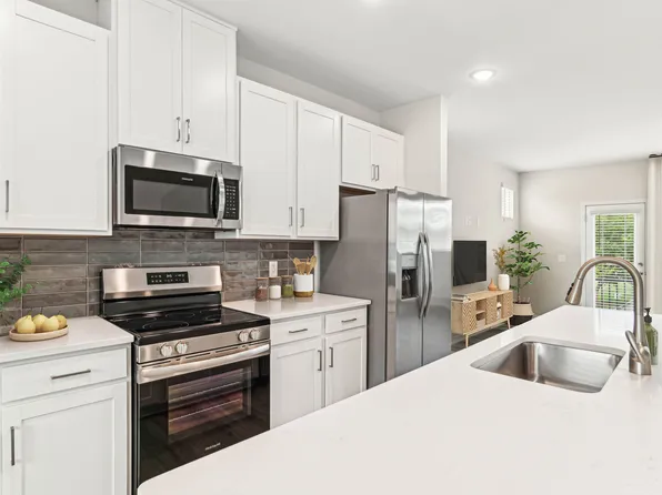 Westmont Village, 4904 Parkway Plaza Blvd #3049, Charlotte, NC 28217