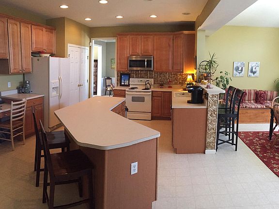 2nd image of 33050 Rhine Cir