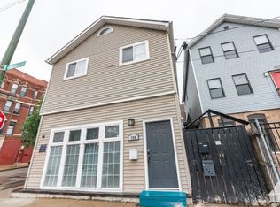 700 N Noble St APT 2W, Chicago, IL 60642