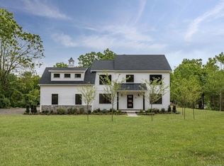 26 Meridian Ridge Dr, Newtown, CT 06470