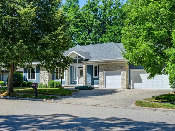 1300 Kings Lynn Rd, Stoughton, WI 53589