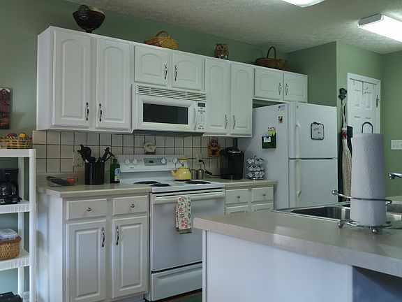 4th image of 3429 Cave Springs Ave
