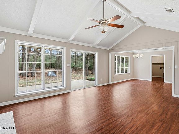 4th image of 1508 Huntcliff Way