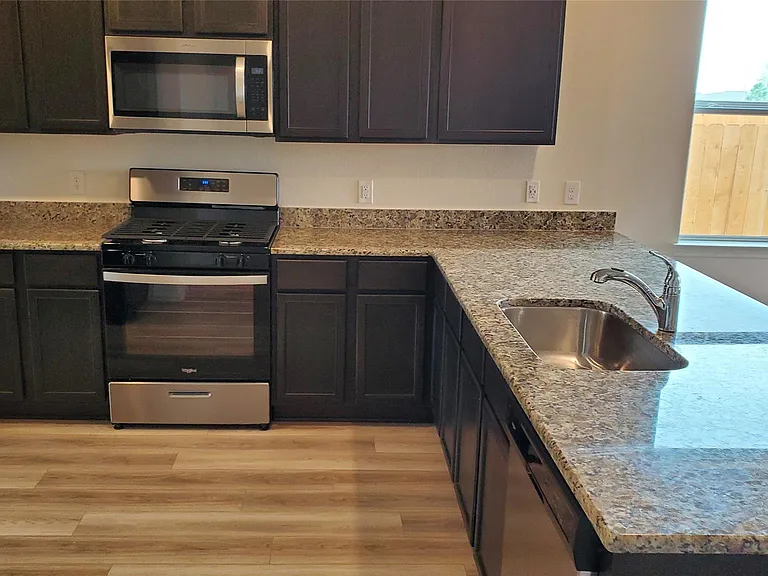 413 Bracken Hill Dr — Photo 3