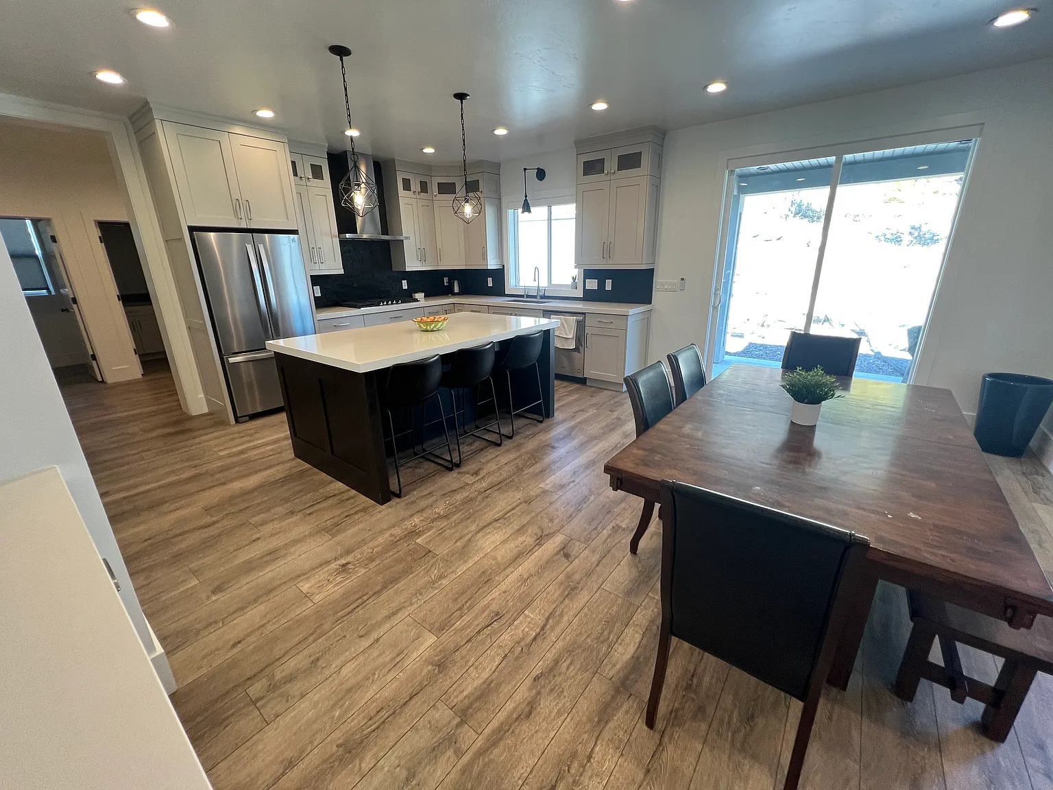 7 bed, 5341 sqft, $4,995 — Photo 4