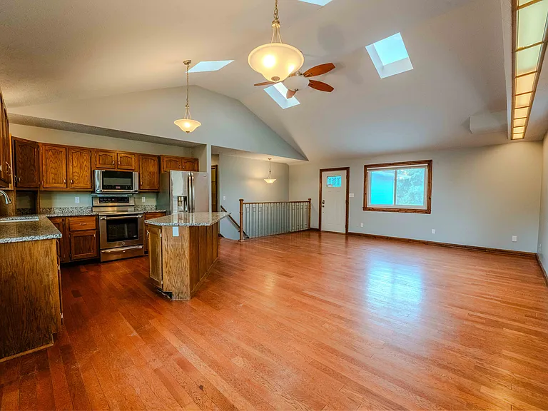 225 Parker Dr — Photo 11