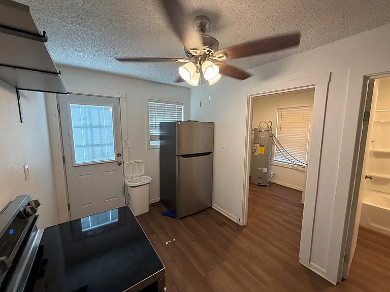 702 W Kansas Ave — Photo 10