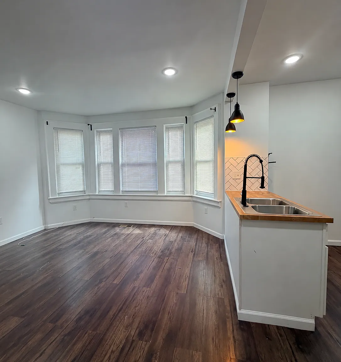 3 bed, $2,660 — Photo 2