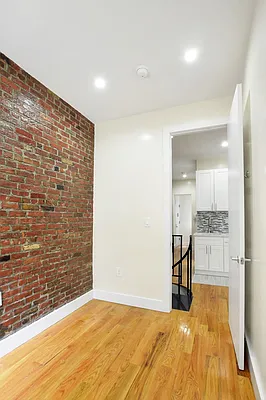 Rented by Bond New York | media 70