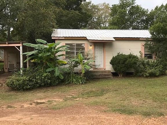 Three rental properties at this address are occupied.Cash flow for investors.  2/1 at 600sf and W/D connections.