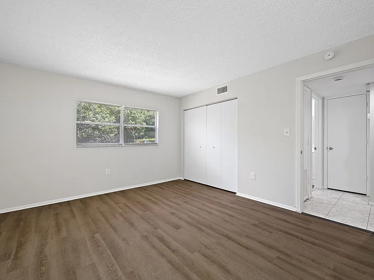 1767 Leo Ln S — Photo 25