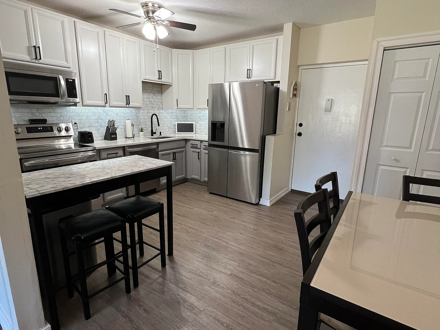 2 bed, 925 sqft, $2,000 — Photo 1