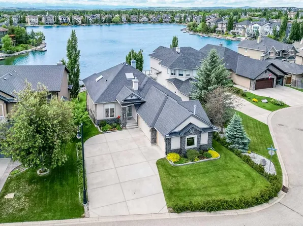 246 E Crystal Shores Dr, Okotoks, AB T1S 2C5
