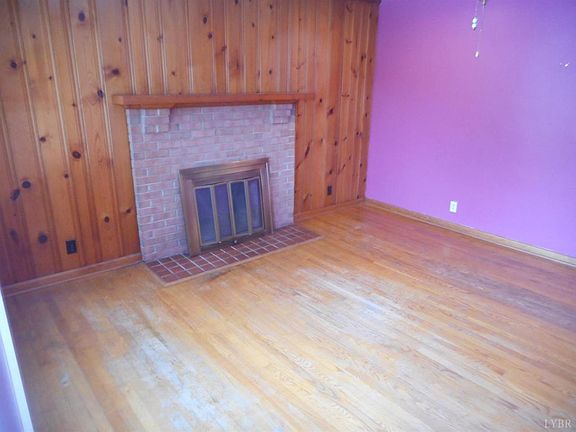 4th image of 196 Hilltop Dr