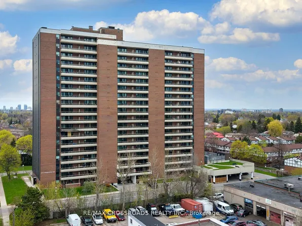 15 Torrance Rd #411, Toronto, ON M1J 3K2