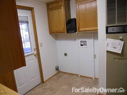 Laundry
						:
						Washer and Dryer hook ups