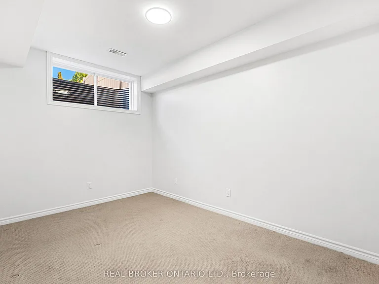 43 Claridge Dr — Photo 29