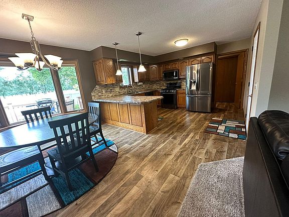 3rd image of 1279 Maplewood Dr