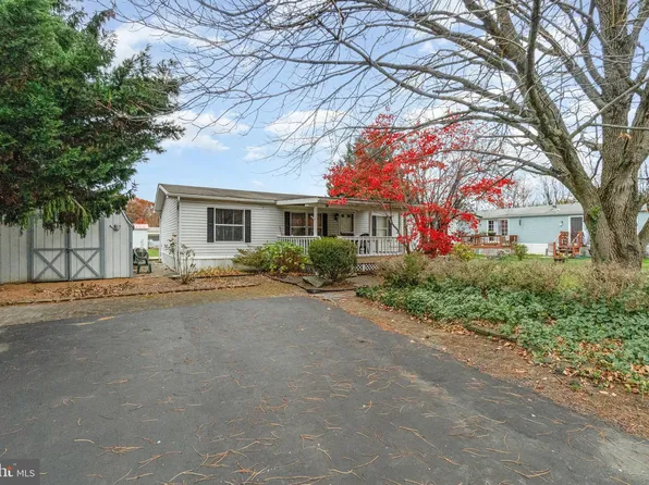 35 Hathaway Dr, Carlisle, PA 17015