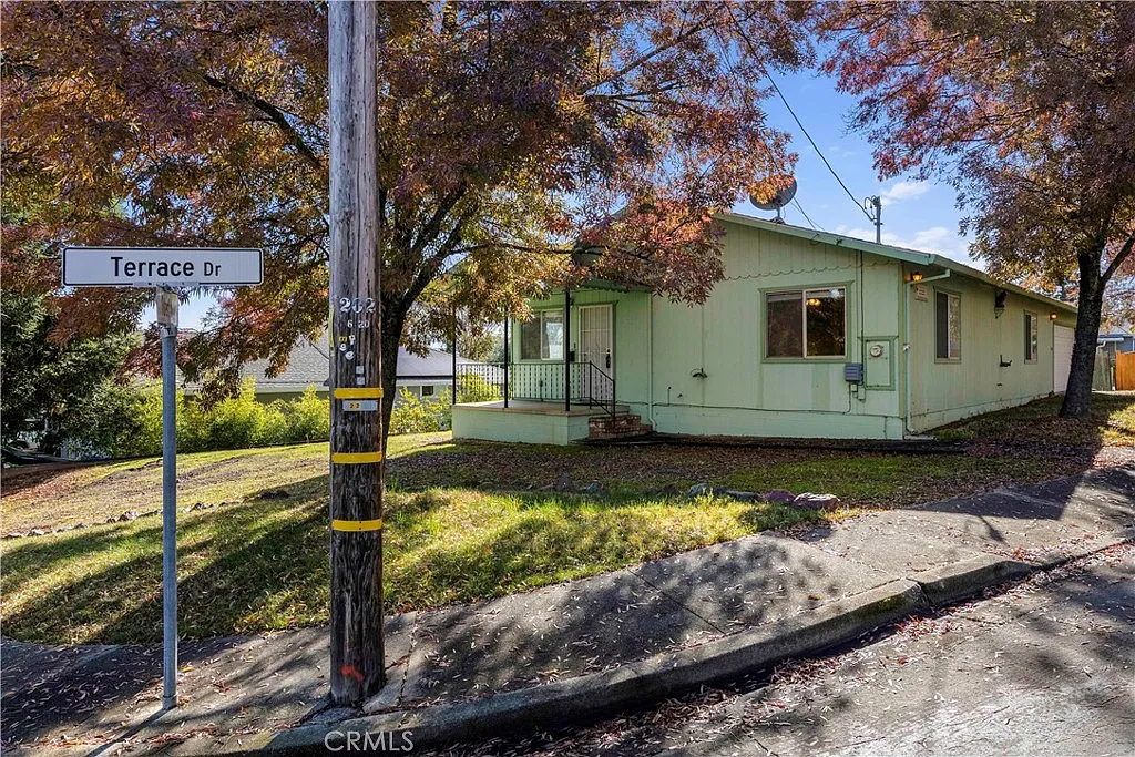 2222 Terrace Dr photo 1