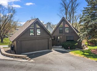 910 Sheridan Dr, Wauconda, IL