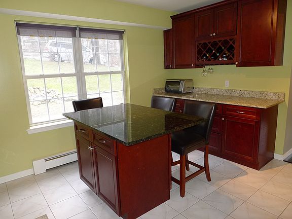 5th image of 15 Dowd St