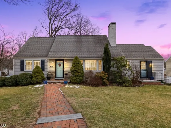 1063 Sunny Slope Dr, Mountainside Boro, NJ 07092