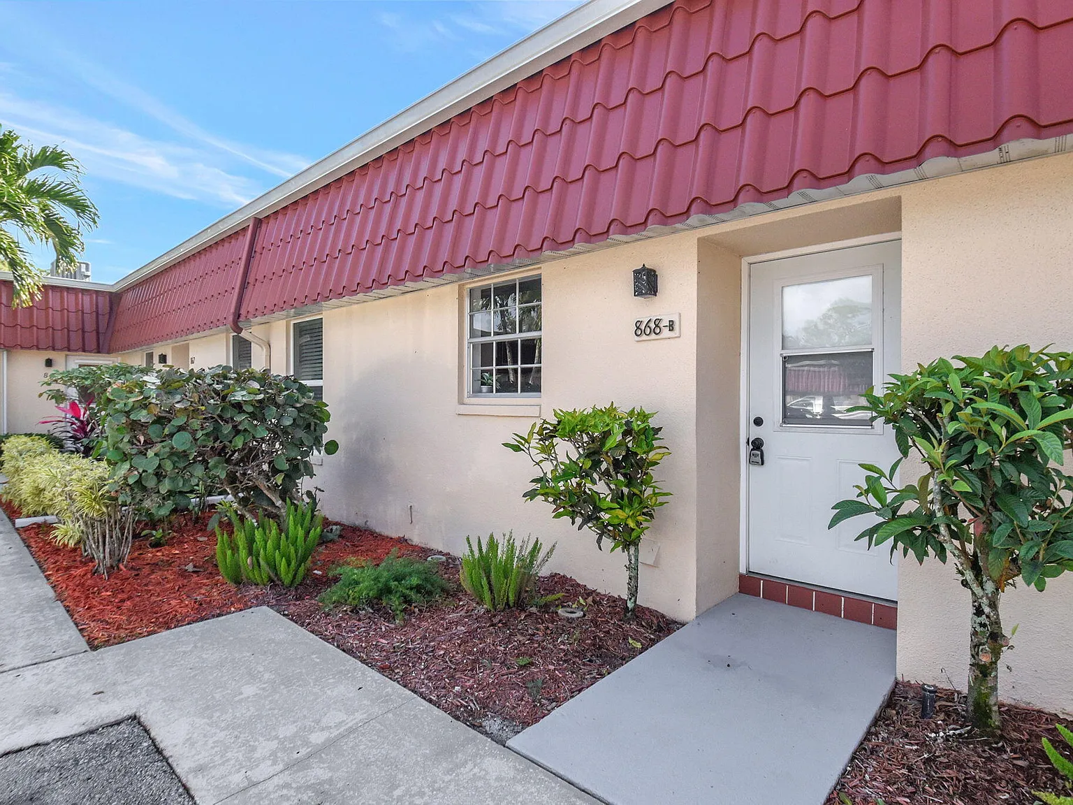 2 bed, 2.0 bath, 1208 sqft, $2,200 — Photo 3
