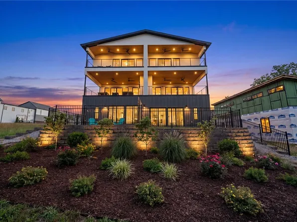 1128 Fillmore St, Bentonville, AR 72712