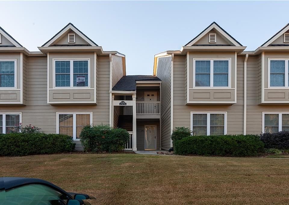 1st image of 16 Lakes Edge Dr SE