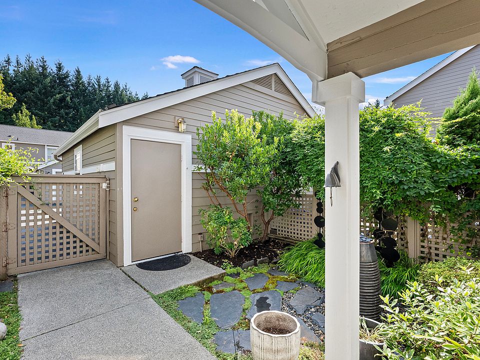 Private front courtyard with water feature (optional)