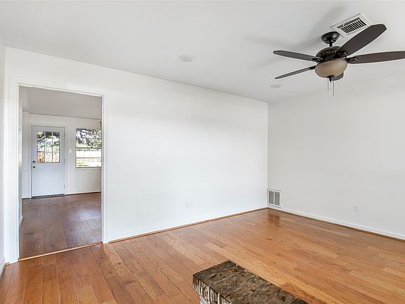 3rd image of 603 Sharon Dr