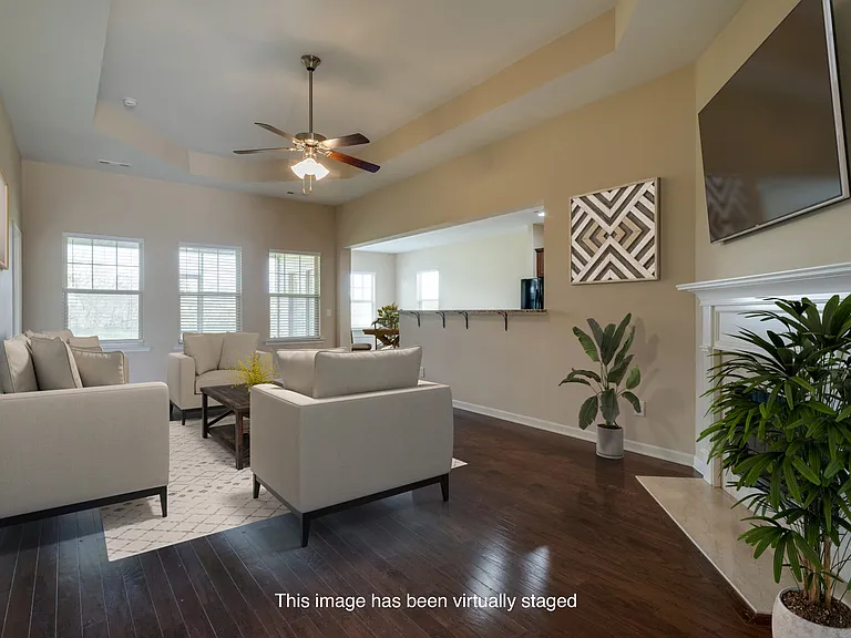 1021 Lindyn Lee Way — Photo 2