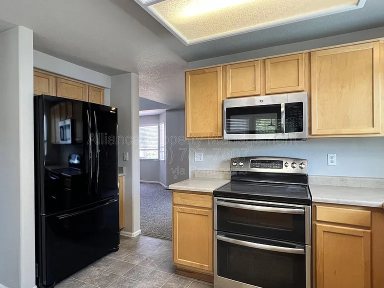 5671 Vermillion Bluffs Dr — Photo 10