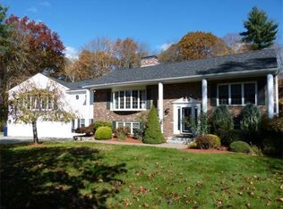 135 Black Oak Ln, Dracut, MA 01826