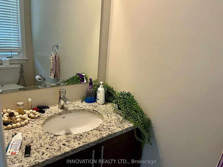 222 Dolce Cres — Photo 3