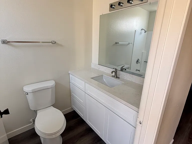 401 W Dryden St #10 — Photo 4
